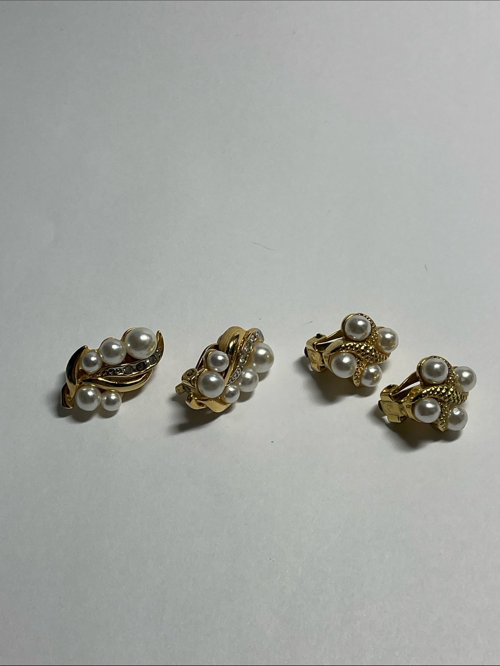 Vintage Evoo Elegant Gold Pearl Cluster Clip-On Earrings Set - White Pearls